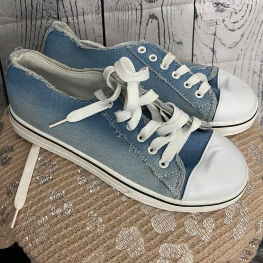 Jean material tennis shoes